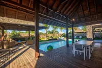Mythic Suites & Villas by MJ Holidays - Kolam Renang