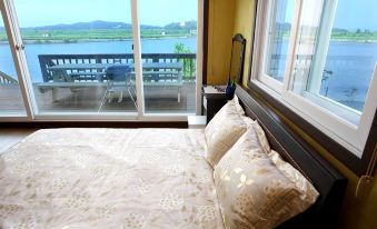 Taean (Anmyeondo) Healing Pension