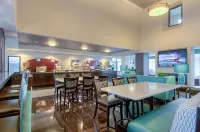 Holiday Inn Express & Suites Carlsbad Beach Hotels in Carlsbad