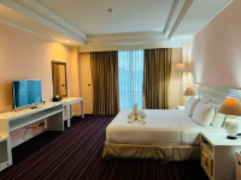LA VIE EN ROSE HOTEL Hotels near Wat Pra Sing
