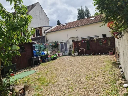 Charmant studio prés de Paris Hotels in Bondy