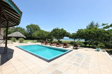 The Beach House by Kay Jay Hotels Отели в г. Баттикалоа
