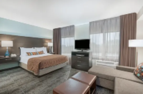 Staybridge Suites WILMINGTON-NEWARK by IHG Hotel a 