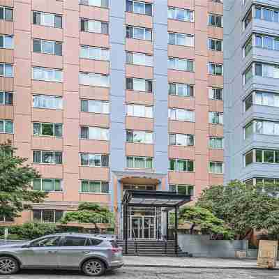 2BR Designer Condo, Free Parking, Convention Ctr Hotel Exterior