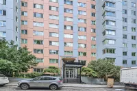2BR Designer Condo, Free Parking, Convention Ctr 第一山住宿飯店