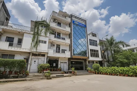 FabHotel Yash Residency - Yamuna Sports Complex