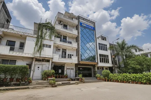 FabHotel Yash Residency - Yamuna Sports Complex