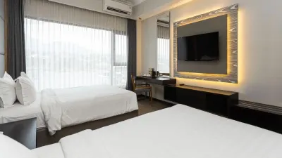 De Lobby Suite Hotel Hotels in Sisir