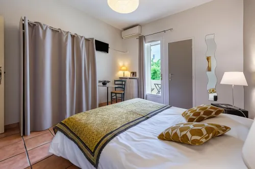 Au Saint Roch - Hôtel et Jardin