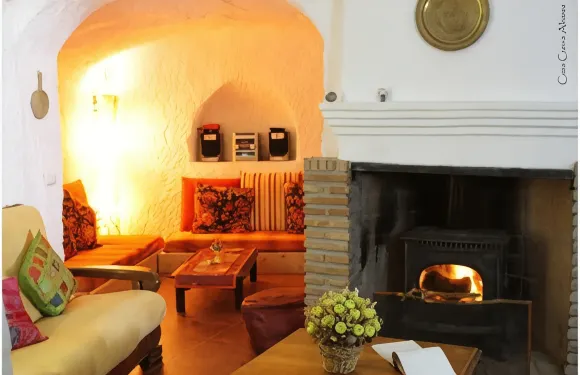 阿拉馬洞穴公寓