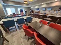 Holiday Inn Express & Suites CINCINNATI-BLUE ASH by IHG Hotels in Blue Ash