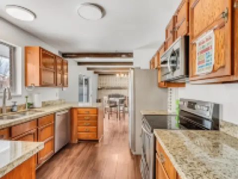 Large Room Near Uvu & BYU Hotel di Orem