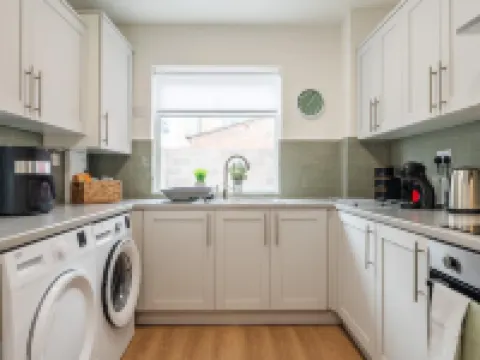 3-Bed House Near Liverpool | Long & Short Sta… Hotels in Bootle