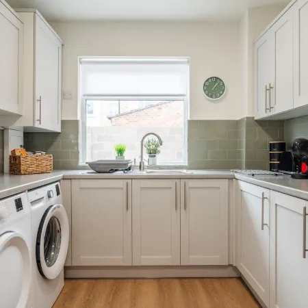 3-Bed House Near Liverpool | Long & Short Sta… Отели в г. Бутл