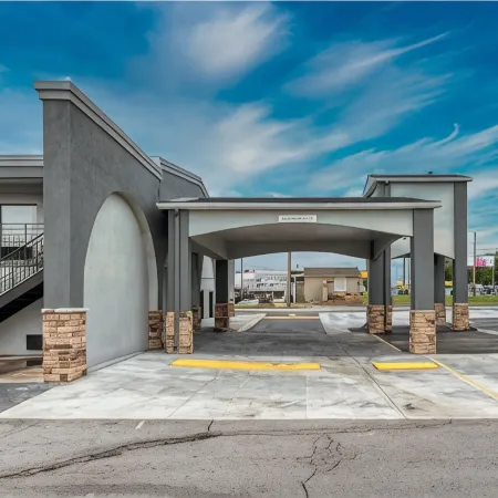 Clarion Pointe Decatur River City