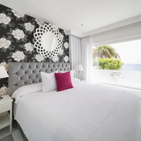 Lani's Suites de Luxe - Adults Only