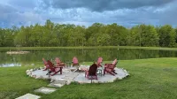 Peaceful Historic Home on 10 Acres w/ Lake, Barn & Fire Pit - 5 Bedrooms - Homestays
