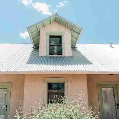 Serene, earthen home - just one minute from the heart of Old Town Albuquerque! Hotel Exterior