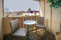 Remodeled Lofted Apartment over Ooey Gooey Café
