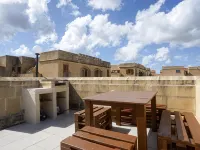 GetawayNpetto - 2 bedrooms (sleeps 4 +2 kids) Fort Chambray Ghajnsielem village Hotels in Ghajnsielem