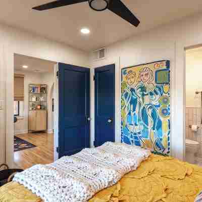 Cozy historic home centrally located. Pet friendly! Beautiful outdoor fireplace. Rooms
