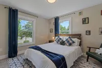 5bd Movie Theater - 7mins to UND - Backyard BBQ - 4-Star