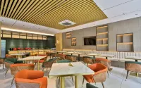 Ruijia Ruibai Cloud Hotel (Quanzhou Xintian City Square Xingxian Road Store）) - Parkering