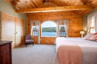 Keuka Waterfront 2-Bedroom Cottage with Wi-Fi and AC. Sleeps 6 - Boutique