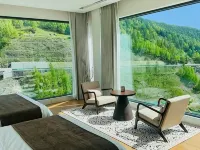 Ten miles of mountains and rivers light luxury B&B (Siguniang Mountain) Xiaojin İlçesi otelleri