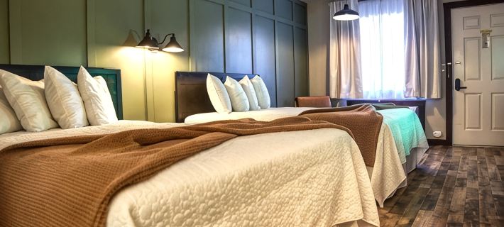 New Room by Silver Dollar City + Shuttle + Pool Hotels in Stone County