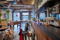 Moxy Cologne Muelheim Hôtels à : Cologne