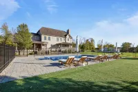 Elegant Home w/7BRs, Game Room, Luxury Yard, Pool - Swimmingpools