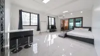 Taean Haenaji Pool Villa Hotel dekat Lapangan Terbang Taean