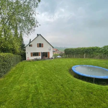 Detached and spacious house with large garden