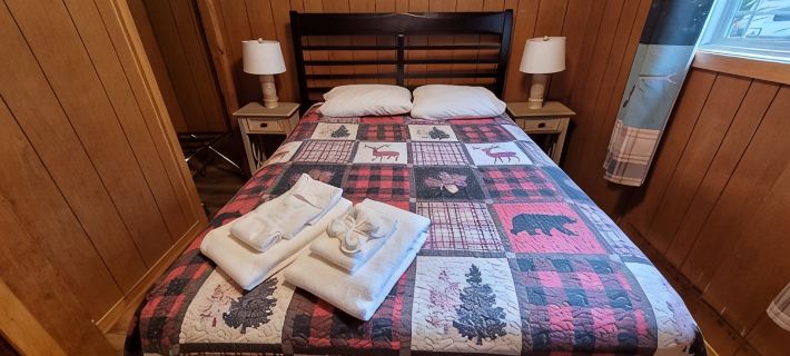 Slipper Inn Cabin at Pine Ridge Park Hotels in Renfrew County