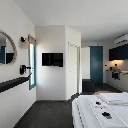 Thronos Suites