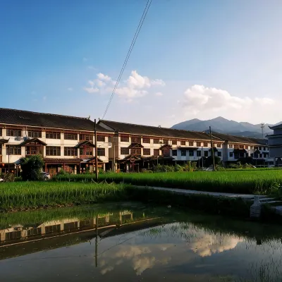 Xinhua Zixuan Fishing Village Restaurant Homestay Hotels near Ziquejie Terraces