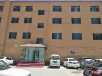Tianxiang Shengyan Hotel - parking