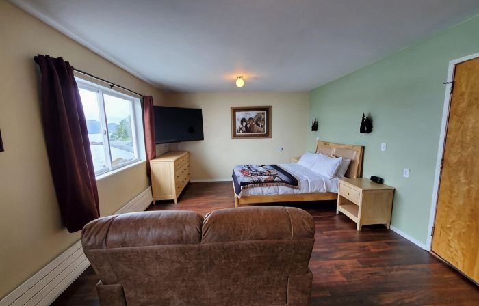 {Forget-Me-Not Inn} Alaskan Waterfront Vacation Rental (Deer Suite)