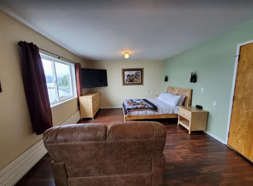 {Forget-Me-Not Inn} Alaskan Waterfront Vacation Rental (Deer Suite)