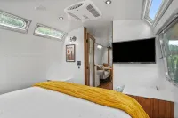 Luxury Airstream Glamping Unit 1 of 6, On-Site Hiking, Private Hot Tub and Sauna - Gym