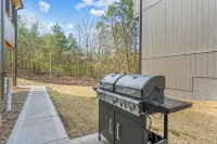 Huge Private Heated Swim Spa • Game Room • 7Br/7Baentire Home  Work Space, - Mökki