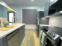 Luxury 1BR Apt near UC CCM, Downtown Cincinnati, Hospital and Zoo w/Parking, 1FL - Condos