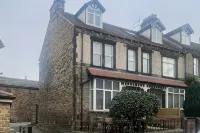 4 Bed End Terrace - Sleeps 7 - WiFi