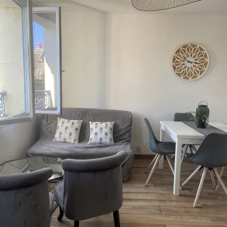 Cozy Apartment in the Heart of the Historic District, the Harbor, and the Public Park