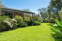 Mollymook Fantastic Beach House - 6 minutes walk to the Beach & Pet Friendly - 3성급