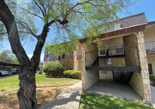 Peaceful river views/Guadalupe access/Swimming Pool/2 bed 2 bath/Sleeps 6