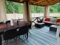 Trackside Guesthouse w/ Pool