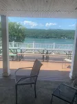 Cool house with AC in charming Dundee with gorgeous views of the lake