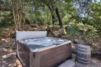 Villa Vino! Spacious 6Bd + Hot Tub in Wine Country - 4-Star